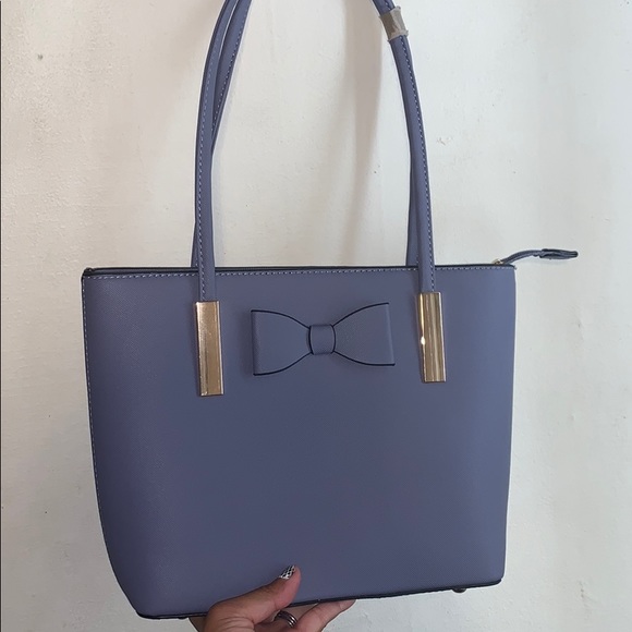 Handbags - Brand new cute lavender purse!